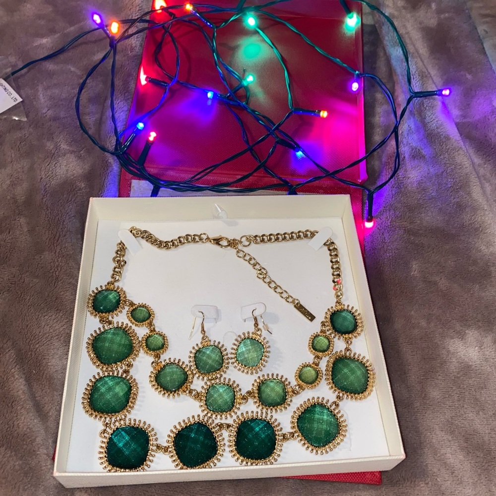 Mila Double Strand Emerald Green Necklace & Earing Set NWOT Box Included